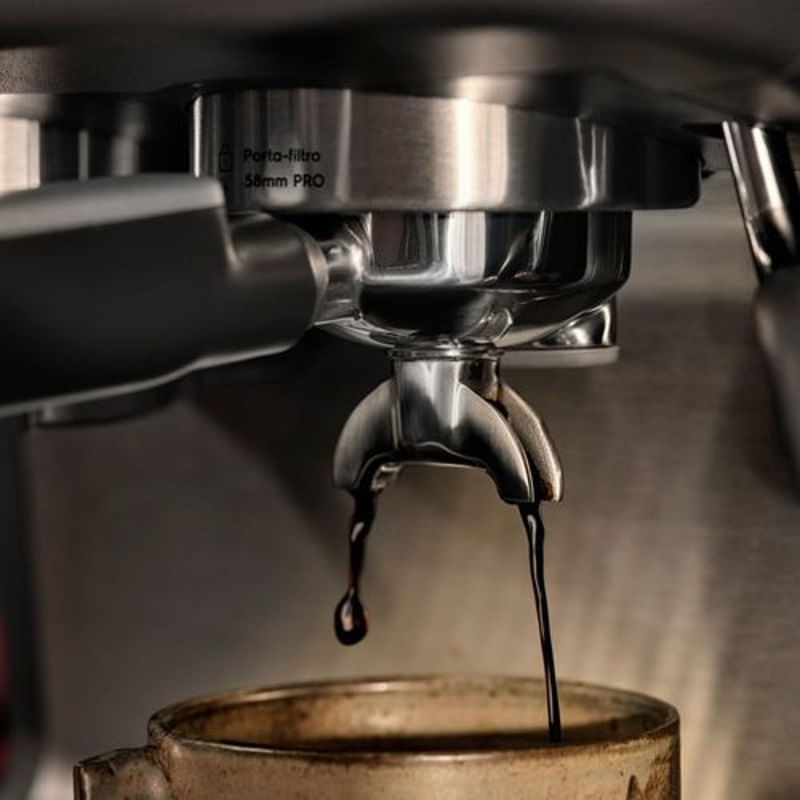 cafeteira_espresso_electrolux_expert_moedor_integrado_e_espumador_de_leite_ecm90_127v_preta_07.jpg
