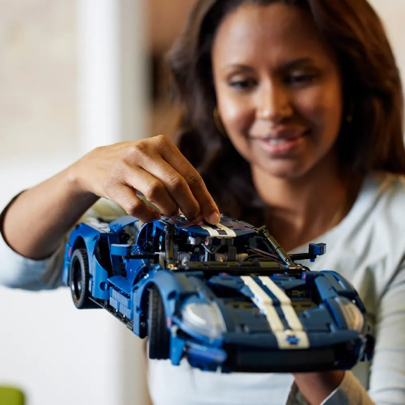 lego_technic_2022_ford_gt_06.jpg