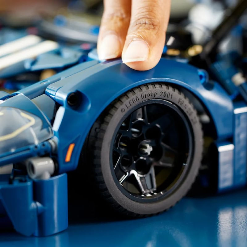 lego_technic_2022_ford_gt_07.jpg