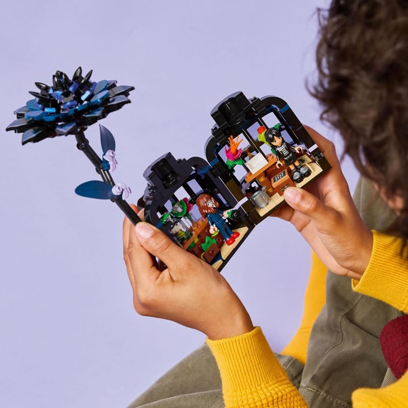 lego_wednesday_flor_dalia_negra_06.jpg
