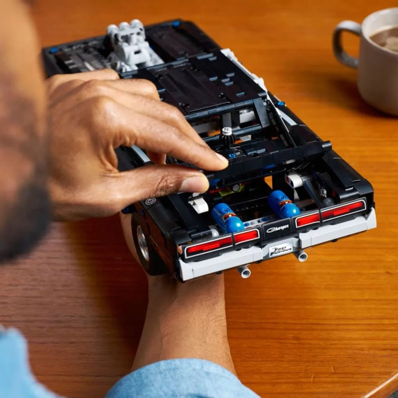 lego_technic_velozes_e_furiosos_dodge_charger_r_t_09.jpg