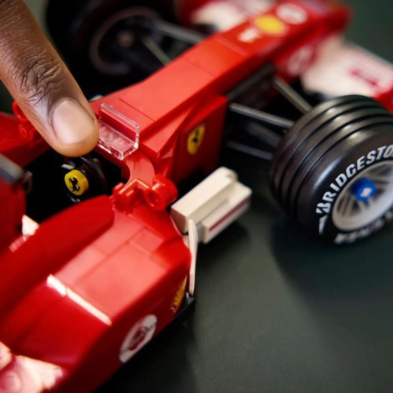 lego_icons_ferrari_f2004_e_michael_schumacher_11.jpg